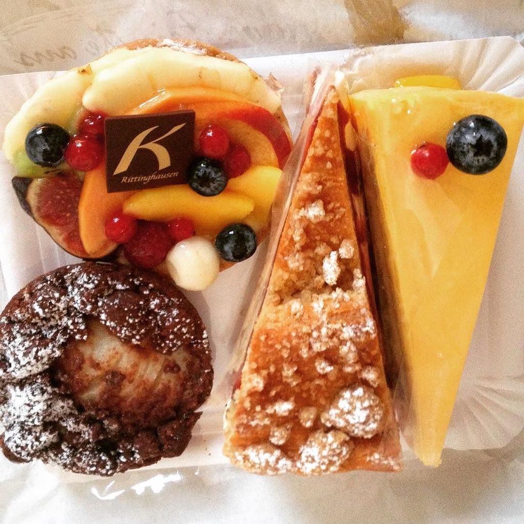 foodflaneur's tweet photo. Herrlicher Herbst braucht herrlichen Kuchen - so lautet die Regel, ODER?? 😇 #cakeporn #rittinghausen #sugarmakesyouhappy #handwerk #patisse… https://t.co/BoM0J5kq1c