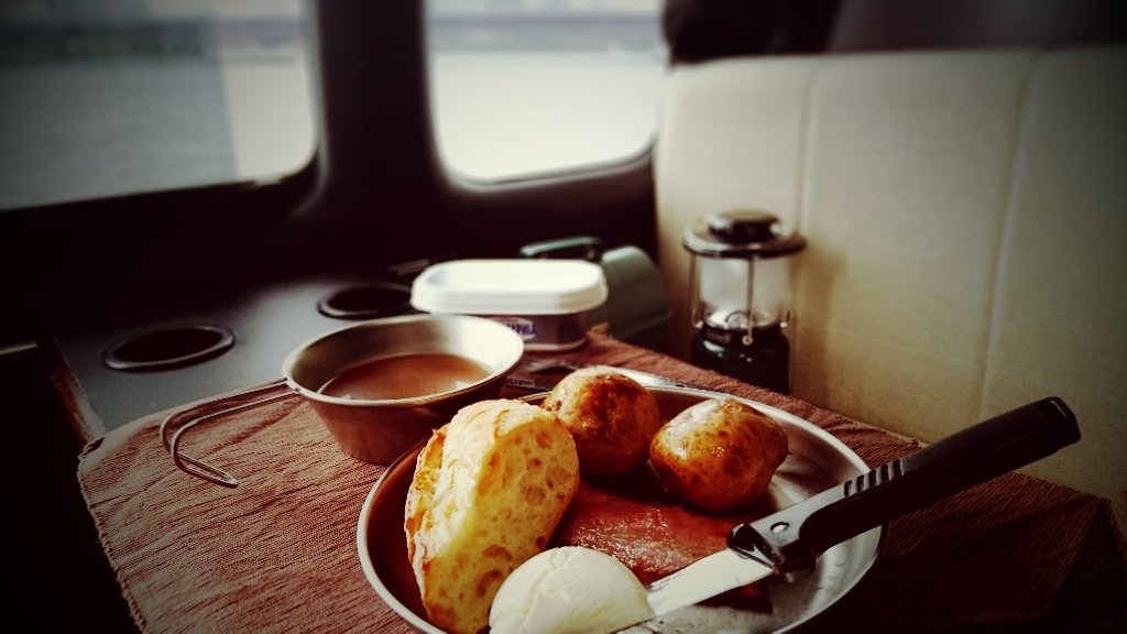 Team North Carp 鯉釣り車中泊 質素な食事 朝食はパン ジャガイモ ベーコン スープ 昨日の夕食はパン シチュー 晩酌はコンビーフ 粗挽き黒胡椒味 ジャックダニエル キャンプめし 車中泊 質素な食事 T Co Vmmttrfnv9 Twitter