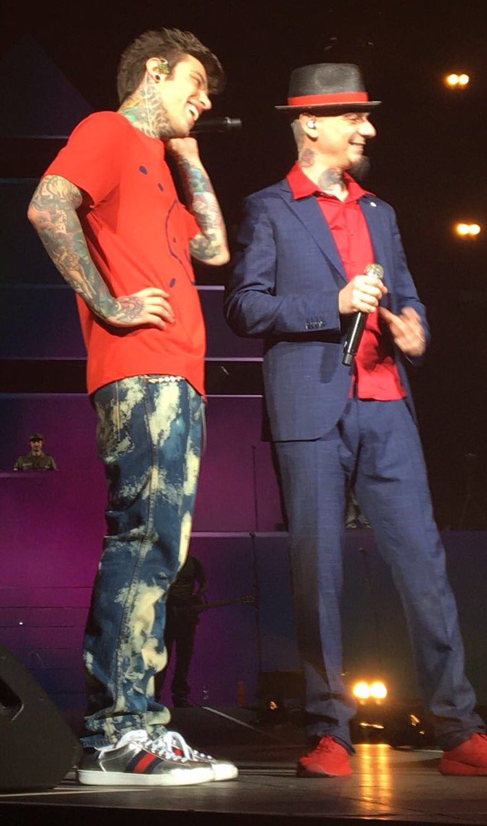 httpspadaaa's tweet photo. @Fedez #tantiaugurifede https://t.co/3KYpTdzRLA