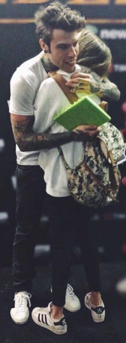 httpspadaaa's tweet photo. @Fedez #tantiaugurifede https://t.co/3KYpTdzRLA