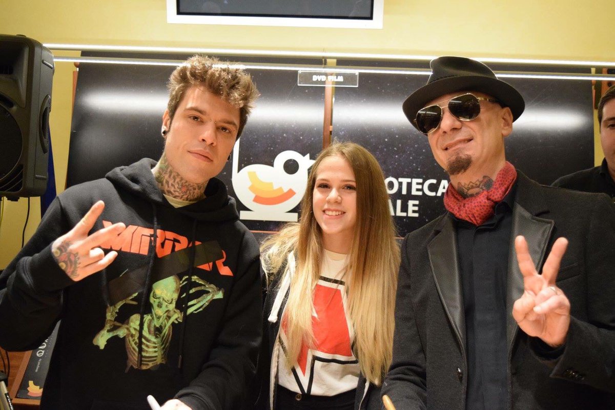 httpspadaaa's tweet photo. @Fedez #tantiaugurifede https://t.co/3KYpTdzRLA