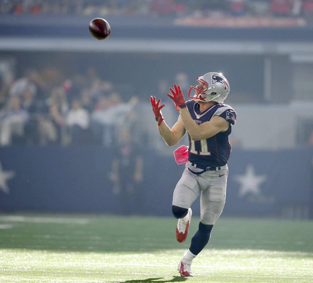 FCFNEP's tweet photo. Game day !!!! 👊🏈🔴🔵
#GameDay #nflgameday #Patriots #jetssucks @Patriots #fcfnep https://t.co/G27P6VVBNK