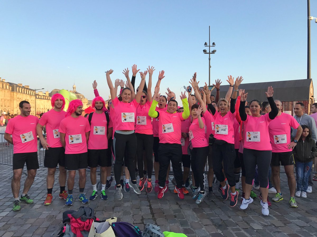 capgeminifrance's tweet photo. #RubanRose #Move50 #Capgemini50 @sogeti_fr Prêts pour le départ de la course #Bordeaux Let's go ! https://t.co/c68jlBmYp2