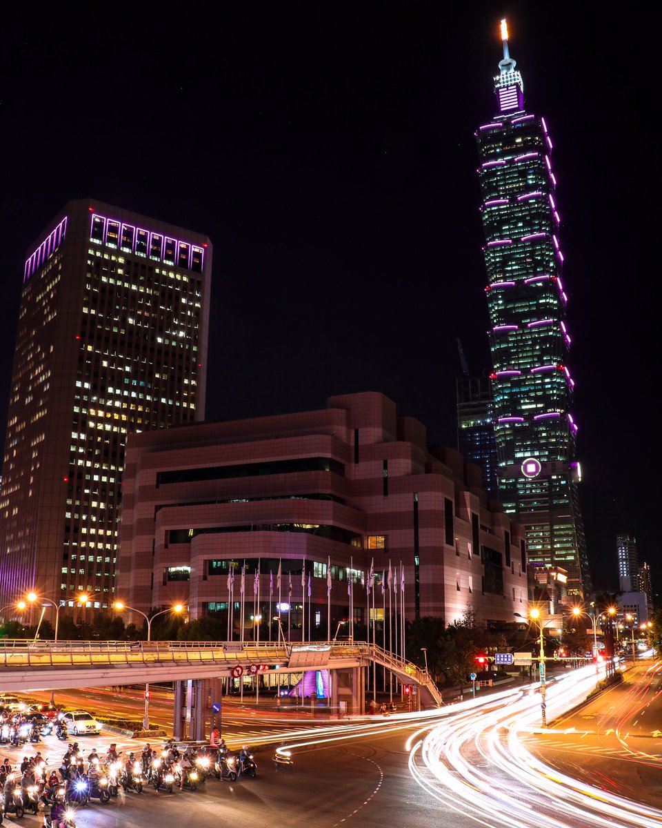 FurtherPursuit's tweet photo. City chaos in #Taipei #Taiwan. #ThePhotoHour #Lighttrails https://t.co/lCXTcqwnWk
