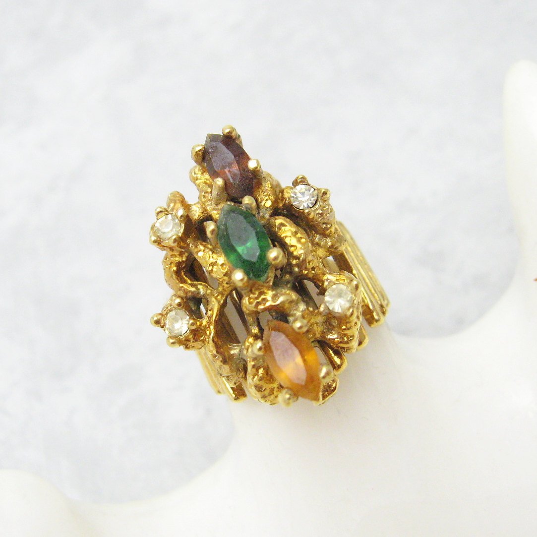 PDaisyJewelry's tweet image. Wide Rhinestone Ring Vintage Abstract Jewelry Vargas R7055 etsy.me/2rMwbqi #antique jewelry #ColorfulRing