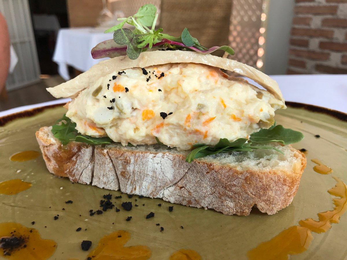 ¿Apetecible, verdad? Nuestro "Nigiri de Rusa con Bonito" ¿A qué esperas para probarlo?
c/ Belisana, 17 (Arturo Soria)
Reservas: 913 00 23 54