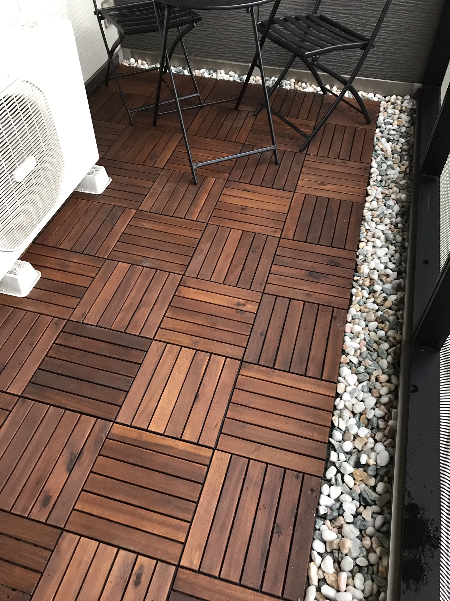 O Xrhsths Mokeo Sto Twitter 雨だけど ホームセンターで玉砂利 Ikeaでデッキ用木製タイル買ってベランダ をリノベーション どこよりもikeaが安くてビックリした あとは室外機隠しつければ完了だ ﾟ ﾟ T Co Ilhib2xyme Twitter