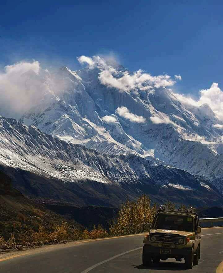 PakistanNature1's tweet photo. Giant #Rakaposhi as seen from KKH
#PakistanZindabad #BeautifulPakistan #PakistanPicture #LongLivePakistan #CPEC #PakChinaRoad #Roadside https://t.co/3M6O6l7UdD