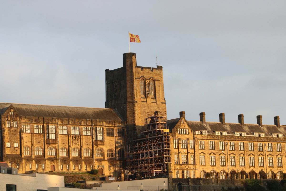 BangorPrimates's tweet photo. Bit of sunshine coming through for #BangorOpenDay at @BangorUni. By the time I uploaded the photos it's cloudy again but oh well #prettyflag https://t.co/q9cV8XWQsb