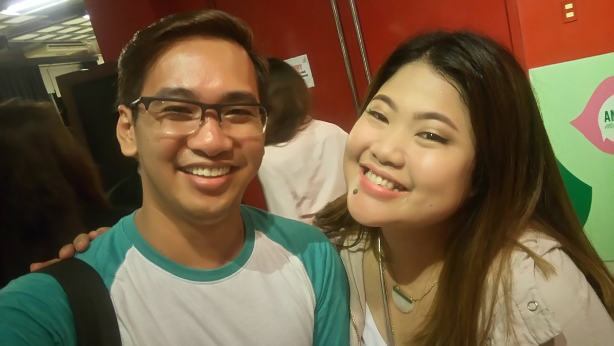 imsoborj's tweet photo. So nagpaka fanboy lang naman ako ng slight kay Bes @janinelloce last night! 😍😍 Congrats sa show nyo! #TeamAmpalaya #TwoIsBitterThanOne https://t.co/nPz2pvujY1