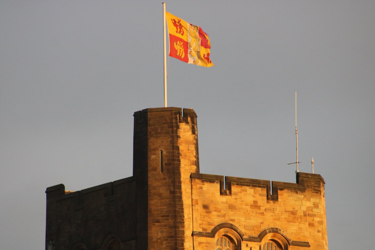 BangorPrimates's tweet photo. Bit of sunshine coming through for #BangorOpenDay at @BangorUni. By the time I uploaded the photos it's cloudy again but oh well #prettyflag https://t.co/q9cV8XWQsb