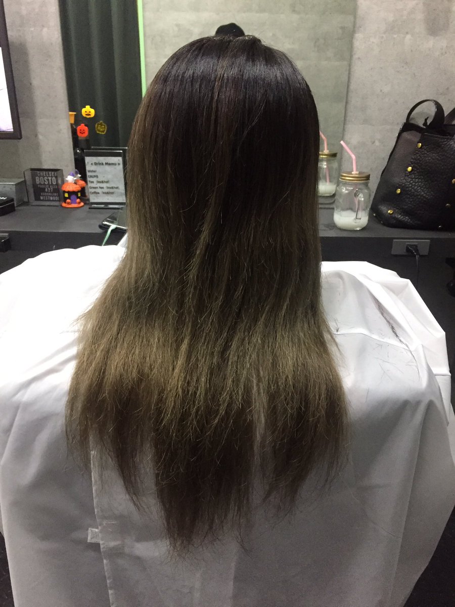 L O Gゆうき みちょぱいつもありがとー 秋カラーとシールエクステにローライトを混ぜてショコラベージュのグラデーションカラー いつもより暗めのカラーだけど大人っぽく あと 学生限定のシールエクステ割引き始めました イメチェン楽しみ