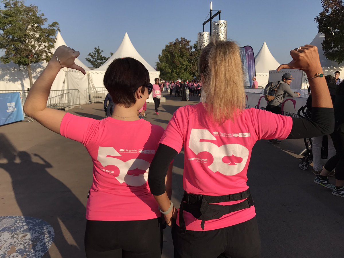 capgeminifrance's tweet photo. #Move50 #Capgemini50 @sogeti_fr #RubanRose Les marcheurs se dirigent vers le départ https://t.co/jpKIBtaCMx