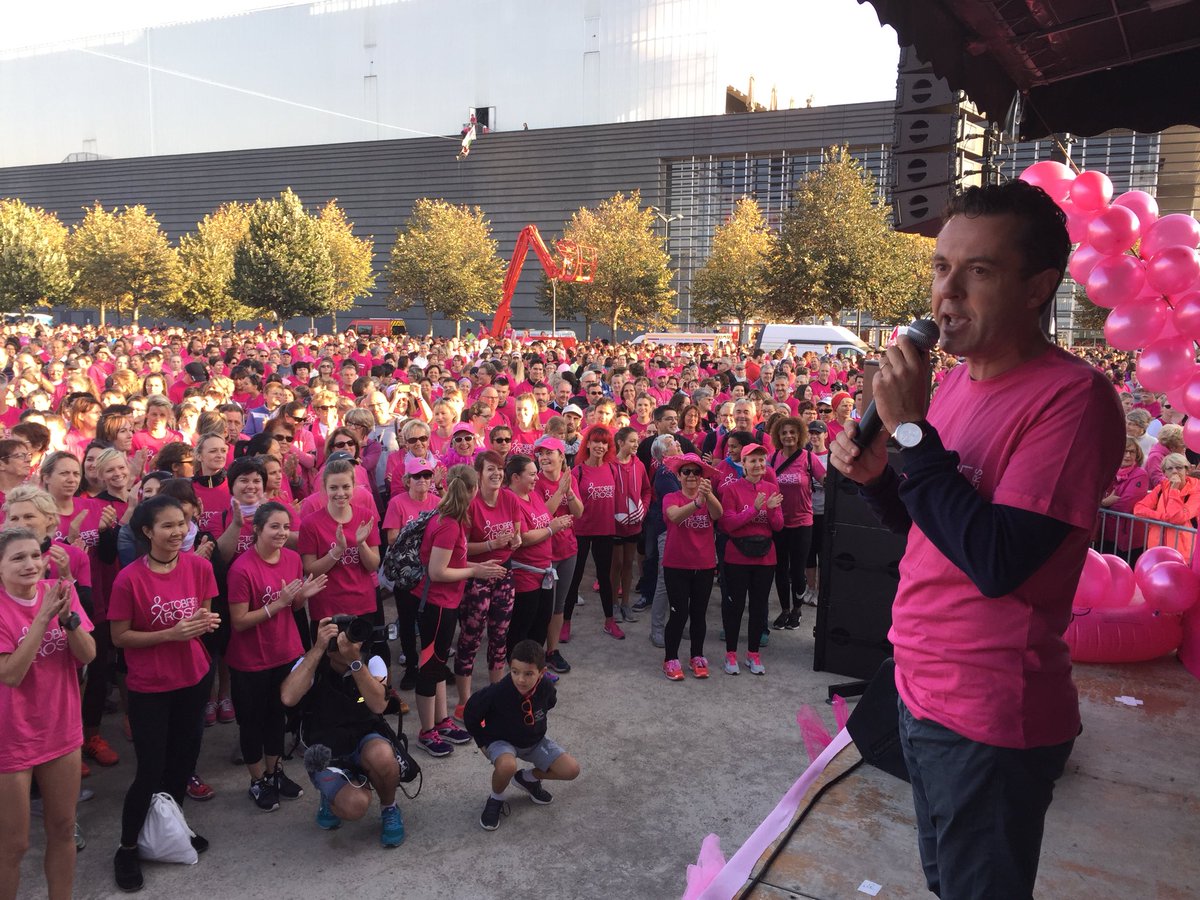 ChristopheBechu's tweet photo. Des milliers d’Angevins réunis au Quai pour #OctobreRose Un immense bravo à tous pour cette mobilisation #Angers https://t.co/oKmxmc3nzs