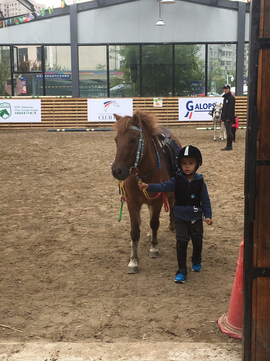 FFEquitation's tweet photo. #Chine #CoopérationInternationale @FredericBouix &amp; E.Grandière (UNIC) ont visité 2 centres équestres labellisés Ecoles Française Equitation https://t.co/5S4S7GFabO