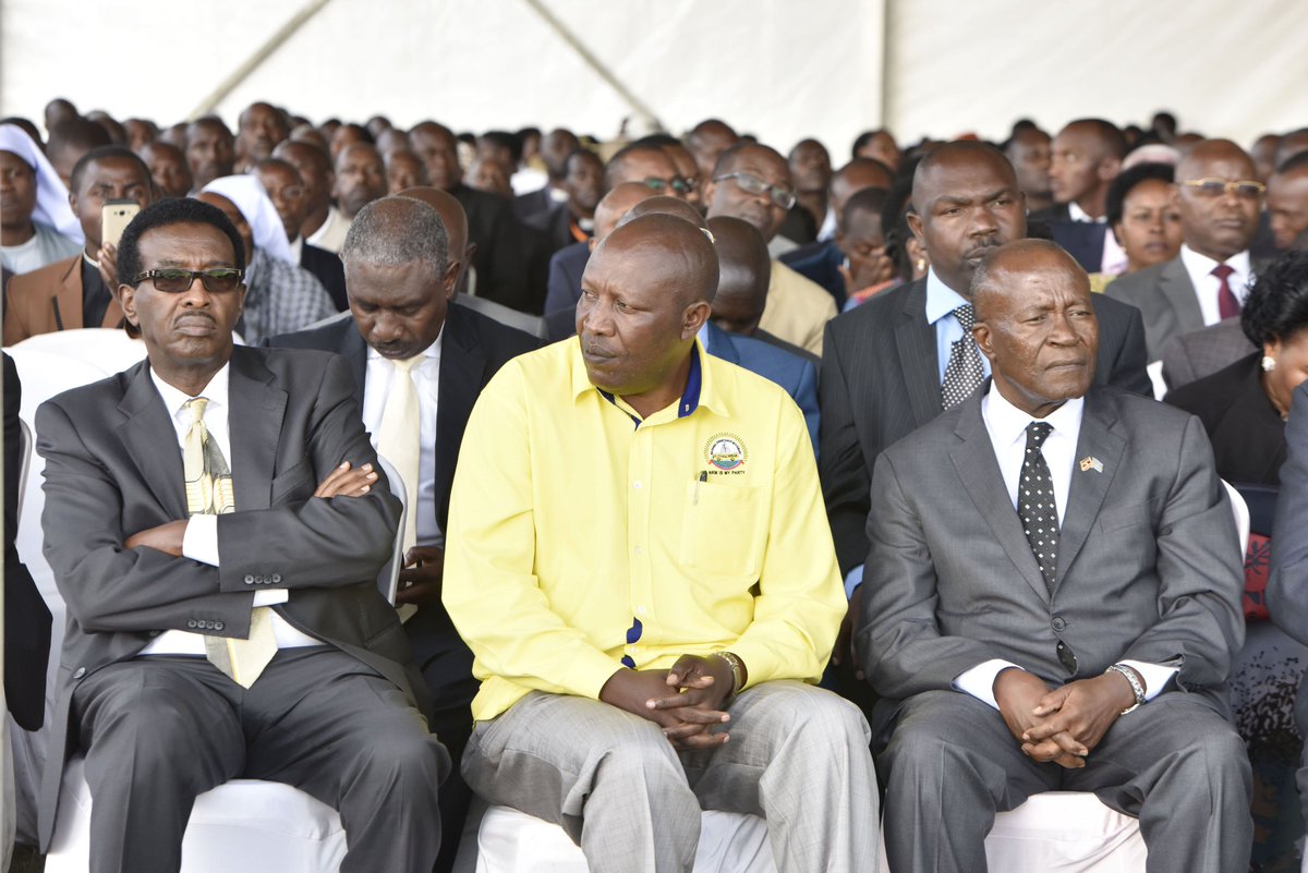 KagutaMuseveni's tweet image. Citizens should use our 4-acre model to fight poverty. One acre for coffee/tea, 2nd for apples, 3rd for food crops &amp;amp; 4th for dairy/poultry.