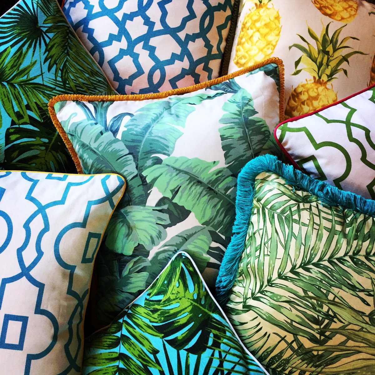 PineappleLaneJB's tweet photo. 🌴 PALM BEACH CHIC 🌴
#Instanteffect #AquaandGreen #PreppyTrellis #Lush #PalmLeaves #cushion
https://t.co/wPdcLexeil
https://t.co/XZQP6X4Vl0 https://t.co/SupARElmWX