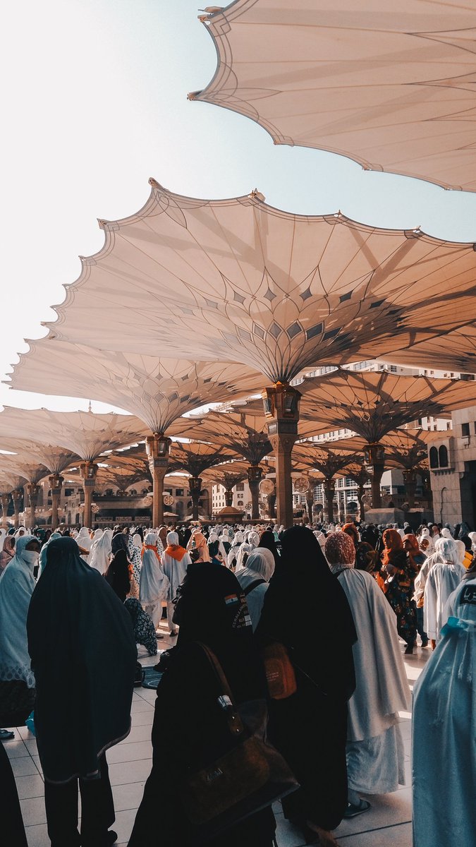 zahiruliman's tweet photo. Mak aku gi haji haritu. Dia suka ambik gmbr kenangan guna Galaxy A5 dia tu. Aku tlg editkan.

Siapa kata perlu phone mahal utk gambar lawa? https://t.co/Ei9LyIu5qV