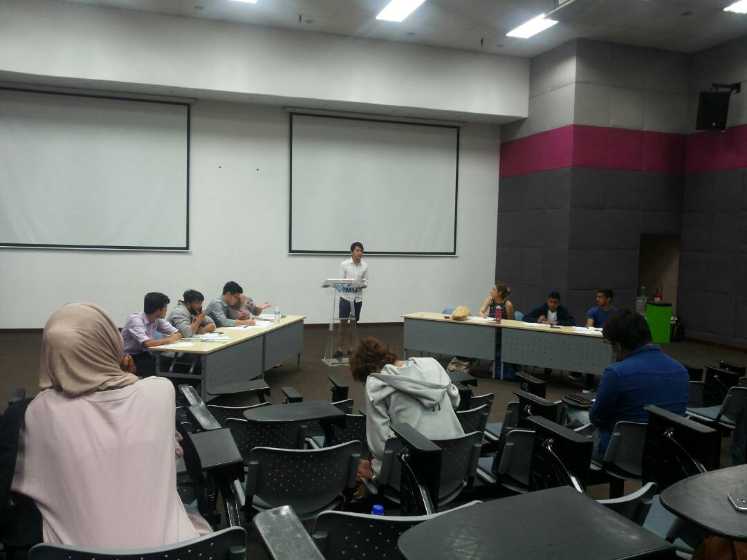 TheDebateClub_'s tweet photo. The semifinal of IMU Debate Open 2017.

(Standing is Mifzal, taking on the role of Leading Opposition.) https://t.co/uXgB5P2UaI