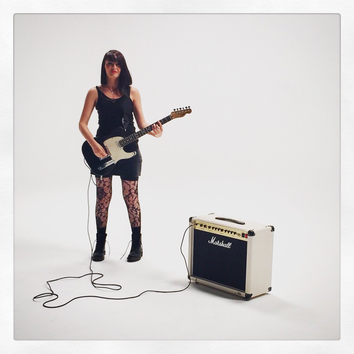 silhouette123's tweet photo. Got myself a new amp!!! Thanks to Joel @marshallamps <3 can't wait to rock this on our UK tour! #marshallamp #dsl40c #fendertelecaster #rews https://t.co/aJ19XftBIL