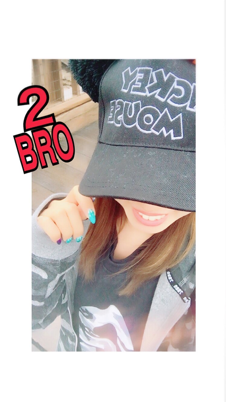 Hal 一日一実況 ディズニーシーで 2bro トレーナーとパーカー着たよ 暖かいし カッコイイ 見えないけど2bro Tシャツも中に着てるよーw Norun9 Otojya Otsuichich 兄者 弟者 おついち ディズニーシー T Co Bhdrxhm45d Twitter