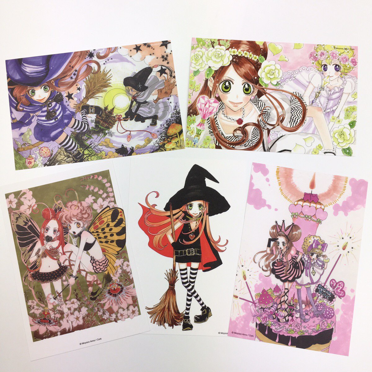 来週【10/21〜】安野モヨコ原画展@石ノ森萬画館スタート?

昨年のパルコでの展覧会がそのまま石巻市へ✨原画はもちろん、限定グッズも販売します!
気に入った原画があったらポストカードでお部屋に飾るのはいかがでしょう。担当編集(まりも) 