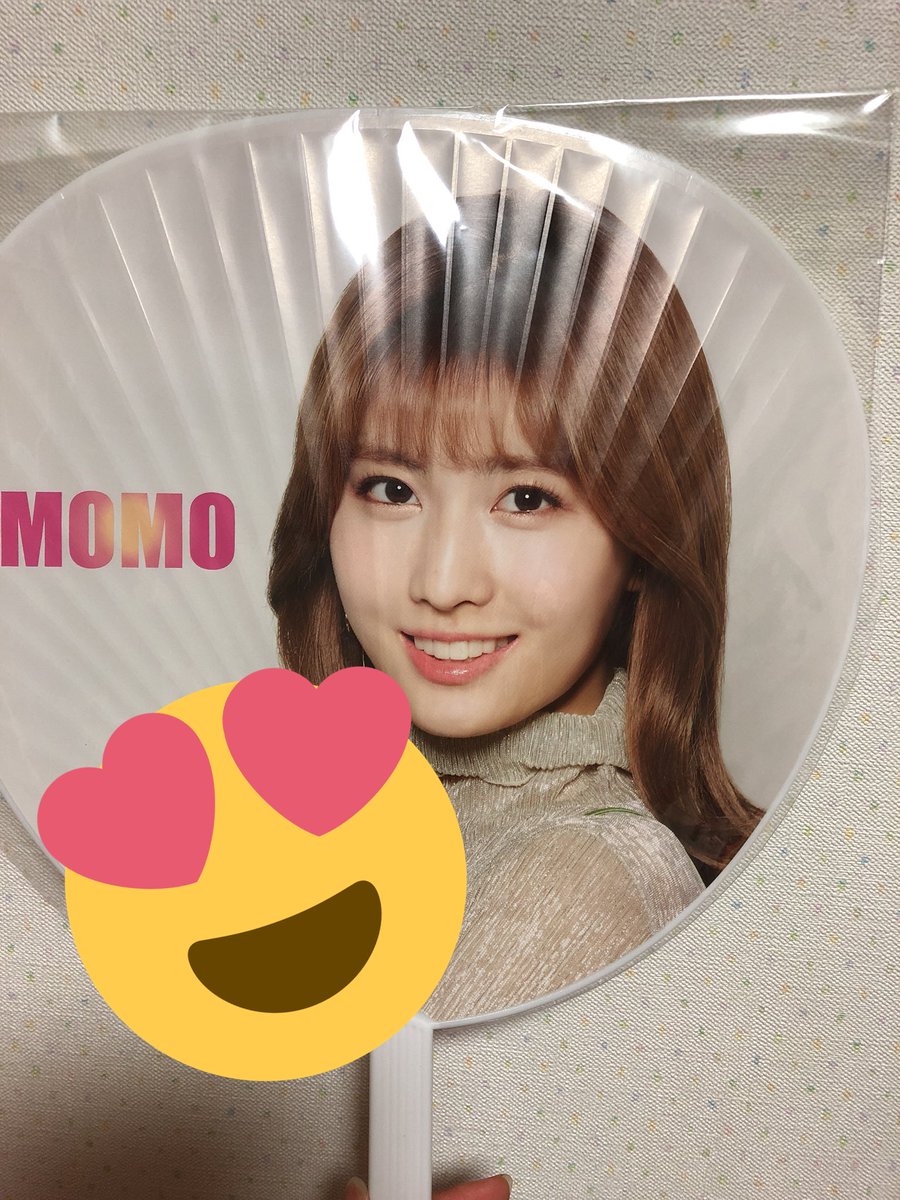 モモうちわ モモうちわ