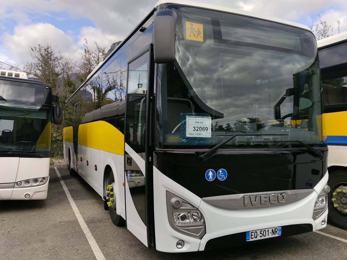 busconducteur's tweet photo. @IvecoFrance #Evadys dont la livrée Transisère n'est pas terminée 😉 https://t.co/lPV2iRdWaT