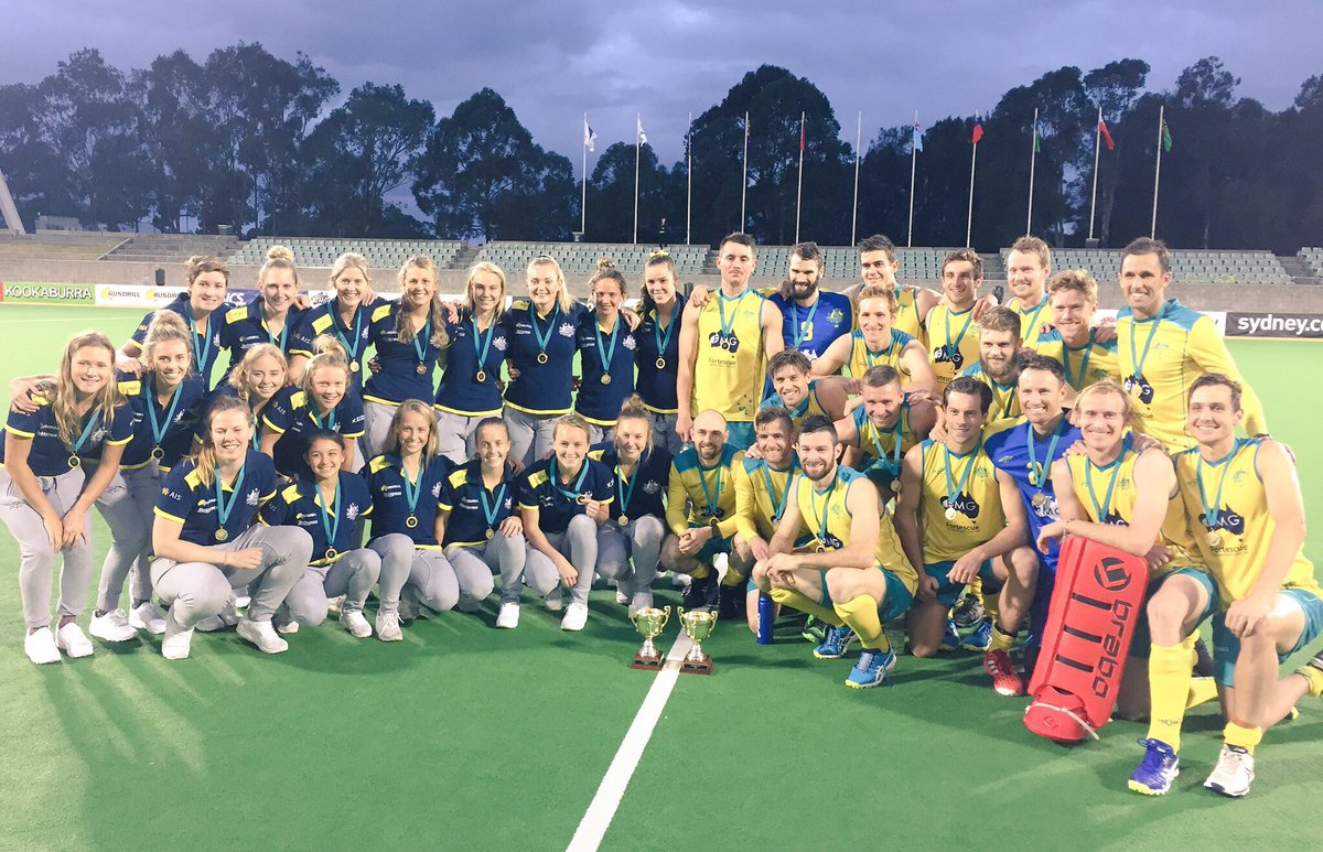 Hockeyroos's tweet photo. Two cups, not a bad day! 🏆🏆🇦🇺 https://t.co/nJkVKPWjpr