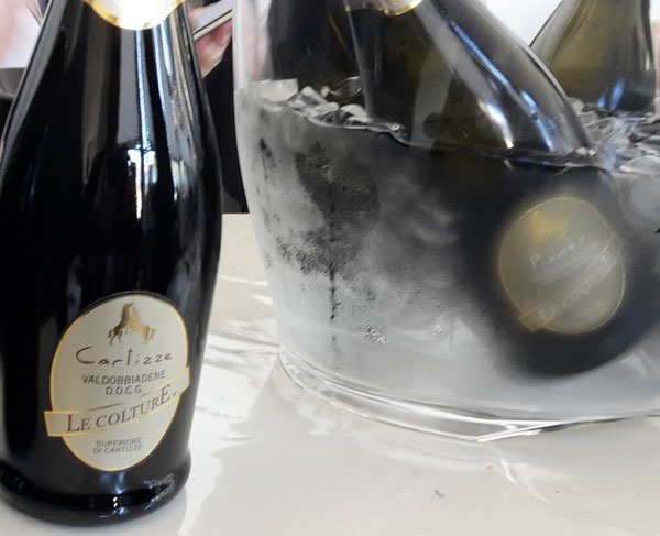Bluarte1's tweet photo. #Milano a #BottiglieAperte il #Cartizze #Valdobbiadiene #LeColture e il @barolo dei #MarchesidiBarolo https://t.co/GNietbvn01 https://t.co/PJarcc6vE8
