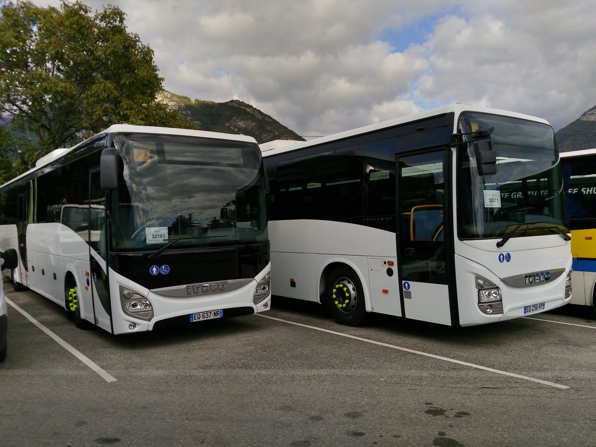 busconducteur's tweet photo. 🆕 Un #Evadys accompagné par son petit frère #Crossway tout deux neuf et d'origine, par @IvecoFrance 🚼 https://t.co/VkUJtGB63f