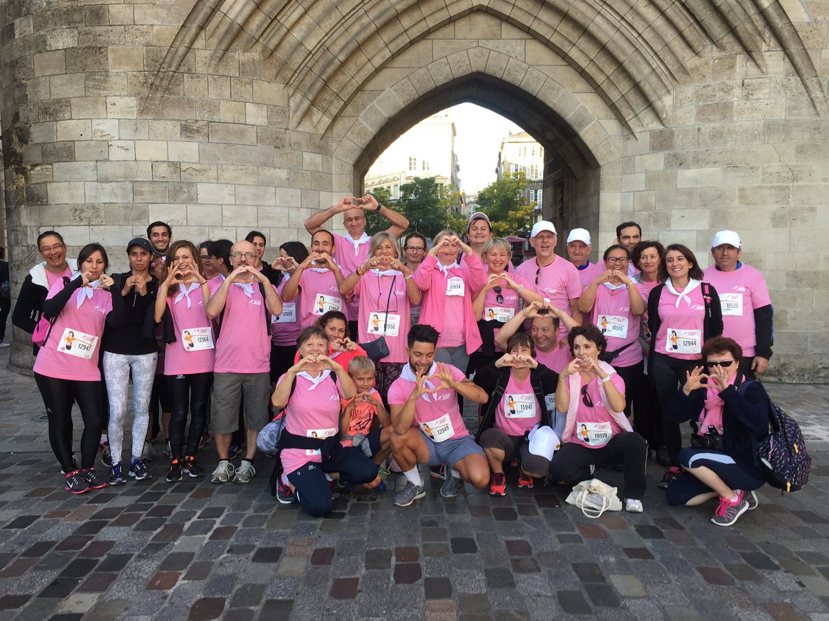 LPNews_NA's tweet photo. C'est parti pour la course @CRubanRose pour les postiers de #Bordeaux #RubanRose25 🎀 #OctobreRose #LaPoste https://t.co/sZQFksHp23