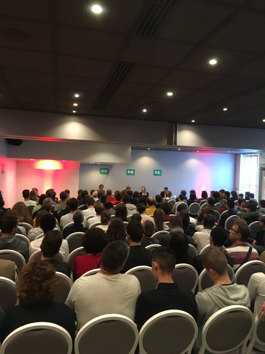 _ThierryS's tweet photo. Zoom sur les métiers du sports 🏃🏼au #Newcapeventcenter #paris #salondeletudiant #conferences #orientation https://t.co/vDkNN3CE6f