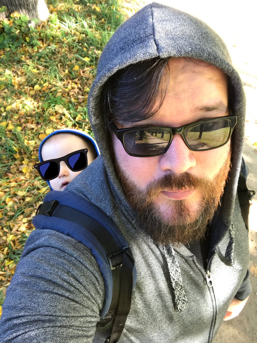 bumb4by's tweet photo. Sonntägliche Vater-Kind-Hoodie-Bonding-Zeit. https://t.co/So2zCg5tnp