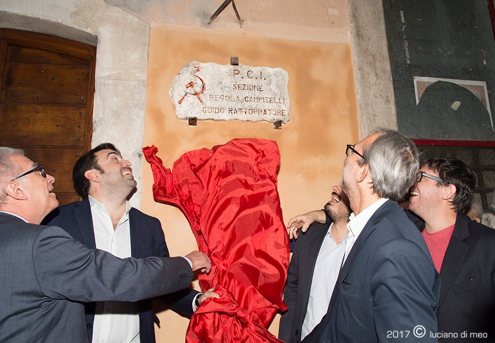 PDGiubbonari's tweet photo. Una delle più belle giornate della nostra vita.La Targa di"GUIDO RATTOPPATORE"è tornata a casa! @Deputatipd @bobogiac @andcasu @marcocappa_ https://t.co/rdJZoCeJDg