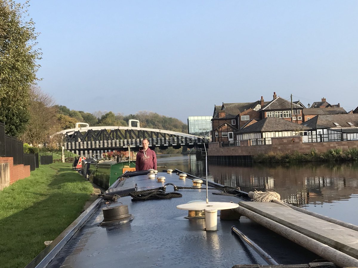NBKinver's tweet photo. Glorious and sunny on the Weaver Navigation this morning! Winsford here we come! #boatsthattweet @CRTNorthWest https://t.co/4xhncPs3U8
