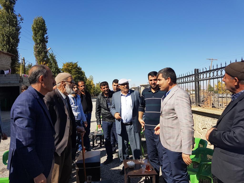 Feyat_ASYA's tweet photo. Altyapı çalışmalarının ardından geçici asfalt kaplama çalışmaları devam eden Yeşilyurt Mahalle sakinleri ile hasbihal ettik. https://t.co/HFy5SSuiTy