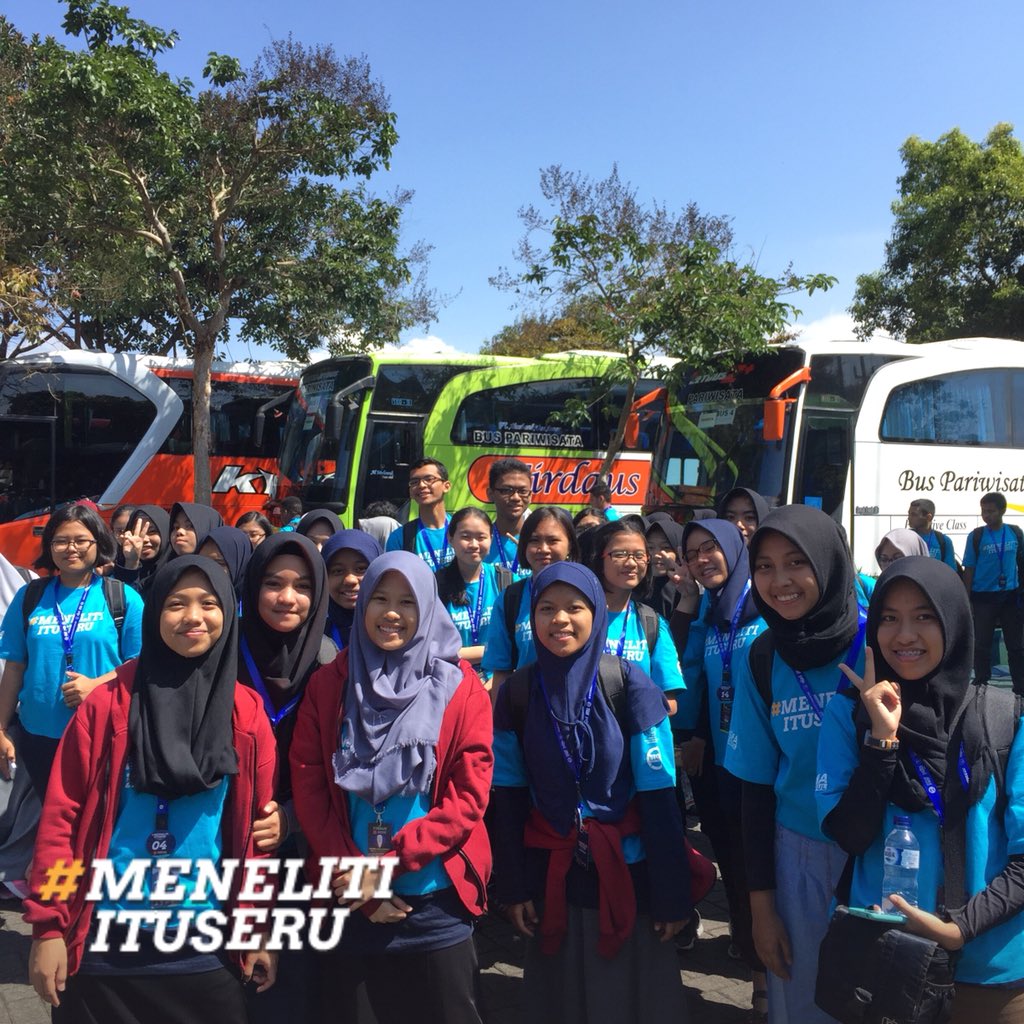 infoopsi's tweet photo. Peneliti muda telah sampai di Museum Tubuh &amp; Jatimpark. Siap untuk bersenang-senang. #OPSI2017 #MenelitiItuSeru https://t.co/o4iRM9gC1n