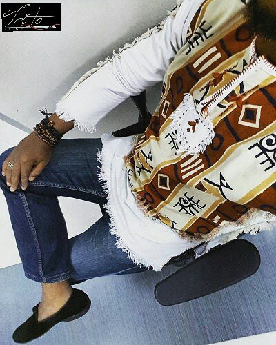 trito_ng's tweet photo. #Trito #FashionhubNGR #Sundayvibes .Fashion is Life and just like life you must always express your feelings freely. #HAPPY SUNDAY !!! https://t.co/gKV4o6RmW3
