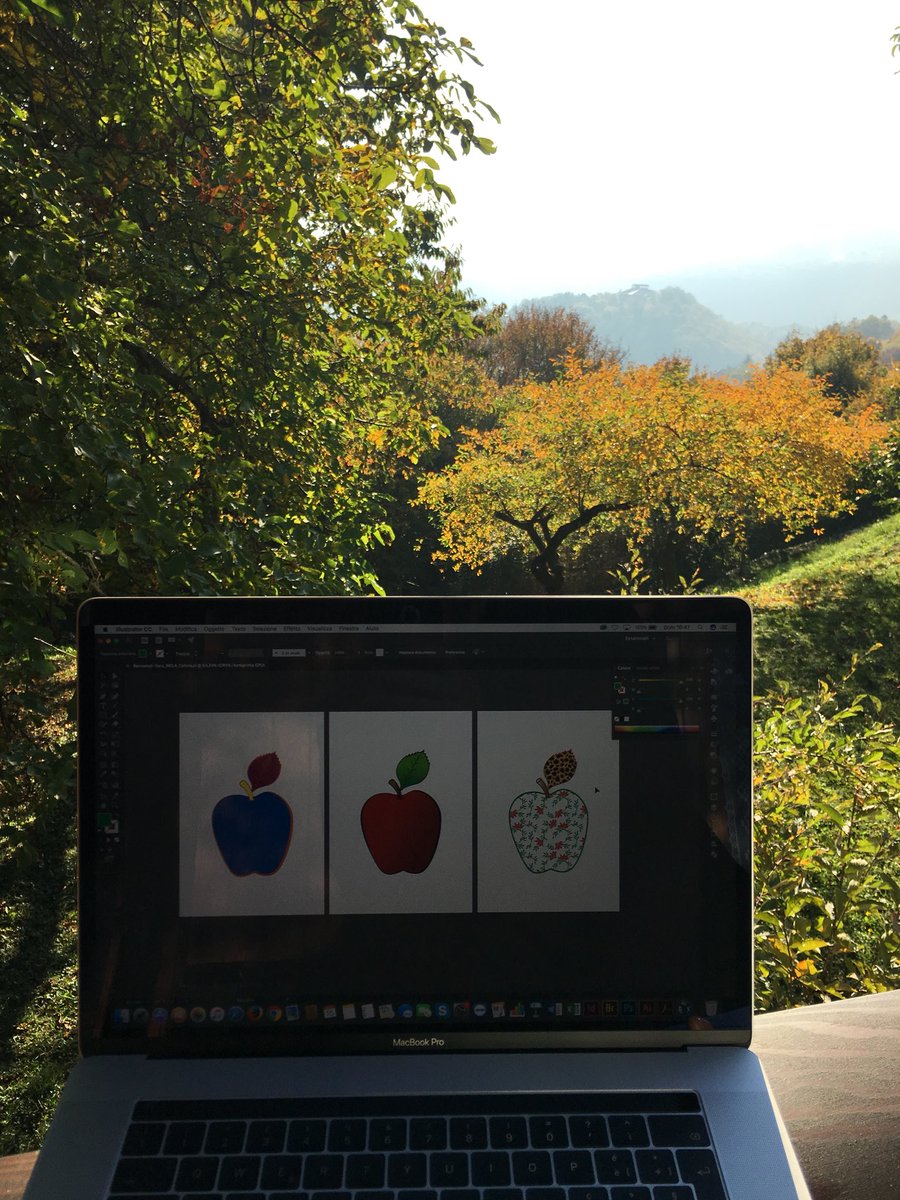 ssarabenvenuti's tweet photo. Quando arriva l’autunno e l’unico modo per vedere le mele è crearle in #illustrator || #workinprogress @IUS_VE https://t.co/7piS6MVuDr