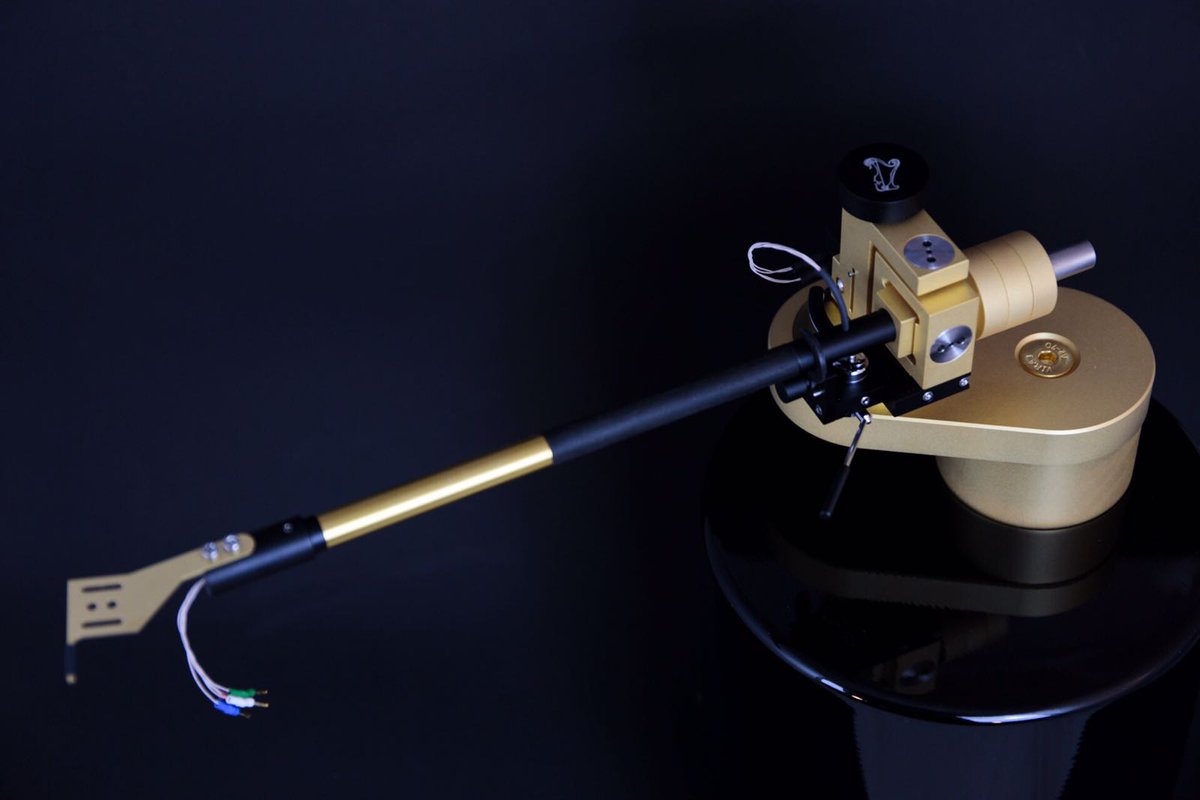 The luxury VIRTU tonearm from DaVinciAudio 24 carat gold plated