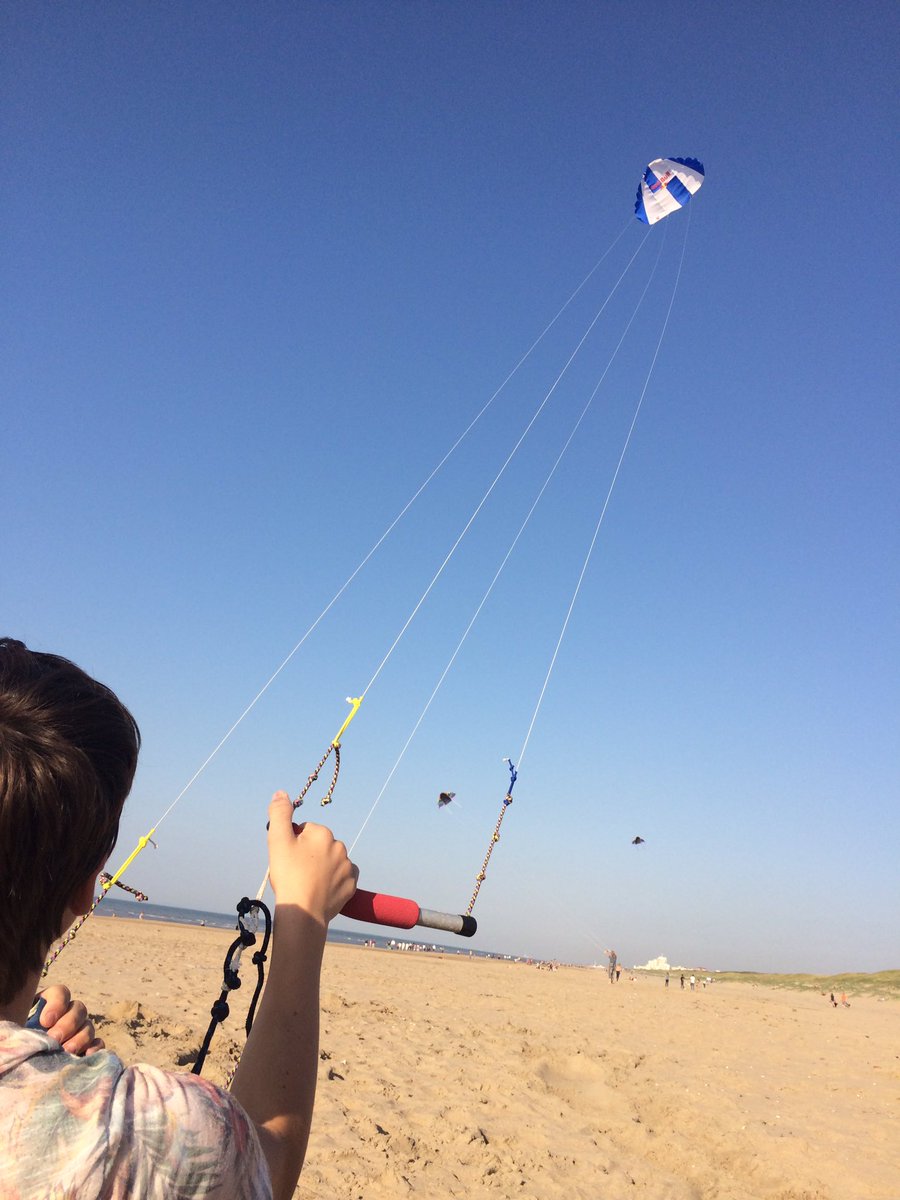 Vliegeren op <a href="/ophetstrand_nl/">Op het strand</a>
