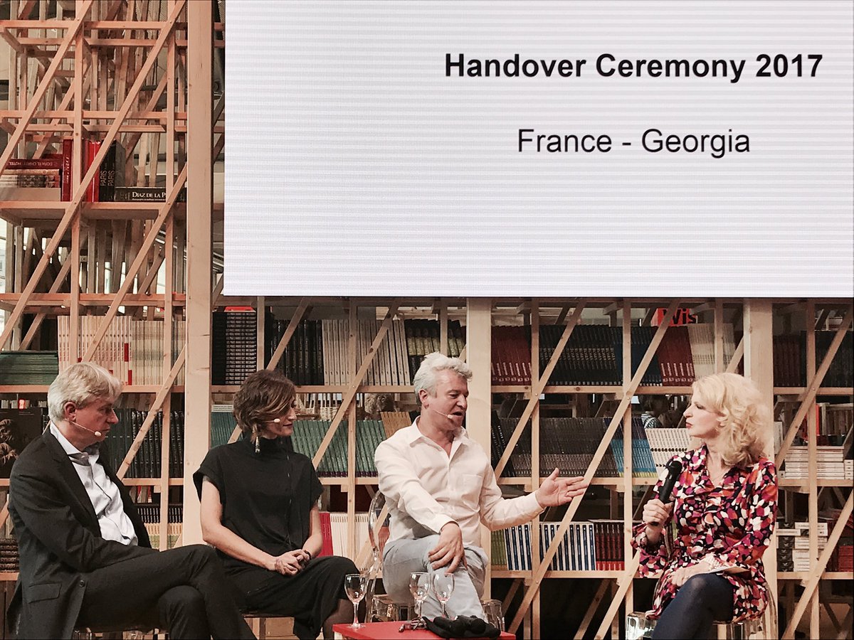 FraFra2017's tweet image. Es war beeindruckend zu sehen, dass eine neue Generation sich engagiert! Dankeschön an @ofaj_dfjw &amp;amp; @DFHUFA! - Paul de Sinety #frafra2017