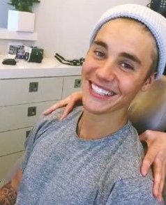 TeamBieber24hr's tweet photo. BOA TARDE BELIEBERS! 

RETWEET SE VOCÊ É BELIEBER E ESTÁ ONLINE. 
   
#MPN #JustinBieberShow https://t.co/JdxYzcbu03