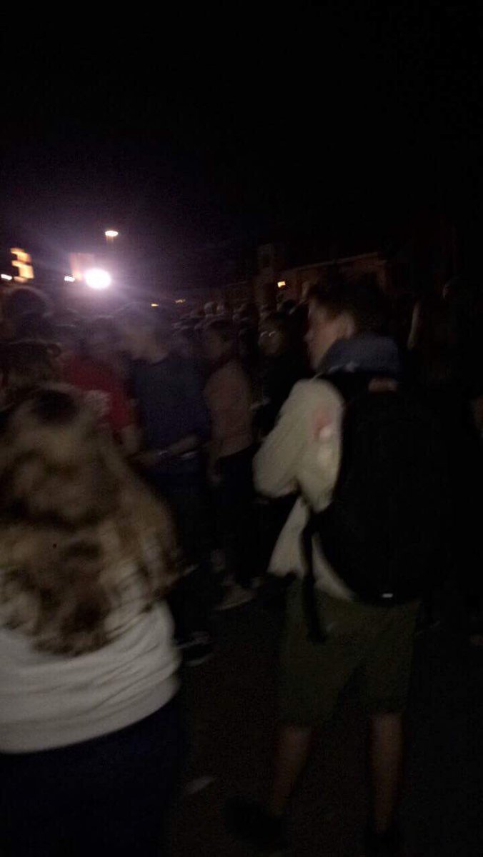 jinlingbauwens's tweet photo. Dit was zo een zalige avond.
Maar aanschuiven was +1uur, ik dacht dat ik doodging in die groep duwende mensen #halveliter https://t.co/SOiSOZ9qX1