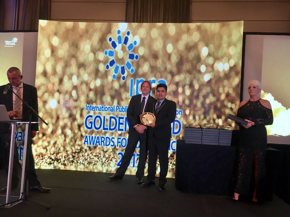 rey_ngl's tweet photo. on behalf of @TelkomIndonesia I would like to say thank you very much for @ipraofficial - Synergizing the platform to manage complexity has been judged as a winner Inhouse Corporate Communication category #ExploringTheSpace #ipra2017 #ipragwa2017 https://t.co/LhsV9VqiJ1