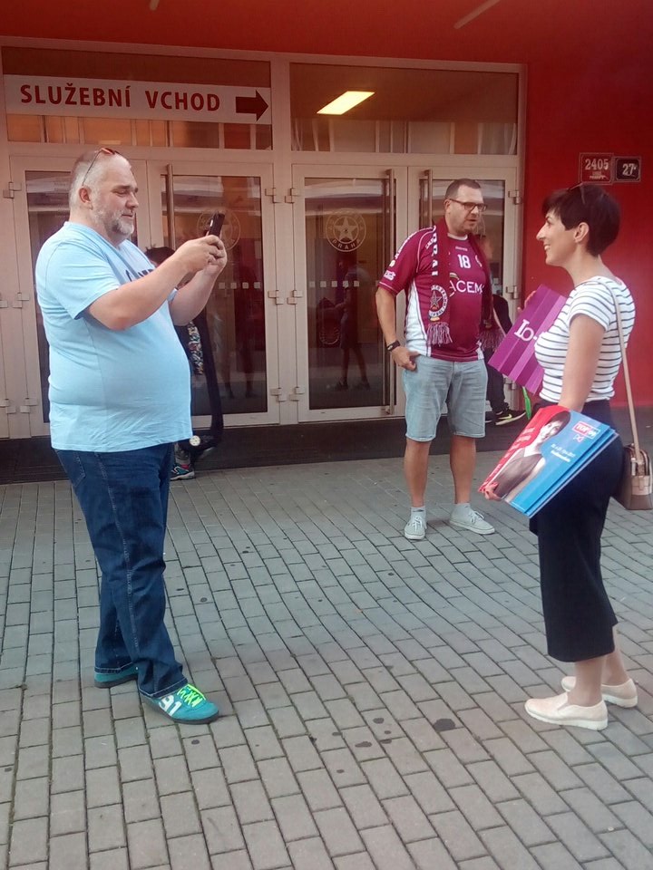 Muzu Si Vas Vyfotit Pekarovou Adamovou Lide Vitali S Usmevem Problem Maji S Kalouskem Domov Lidovky Cz