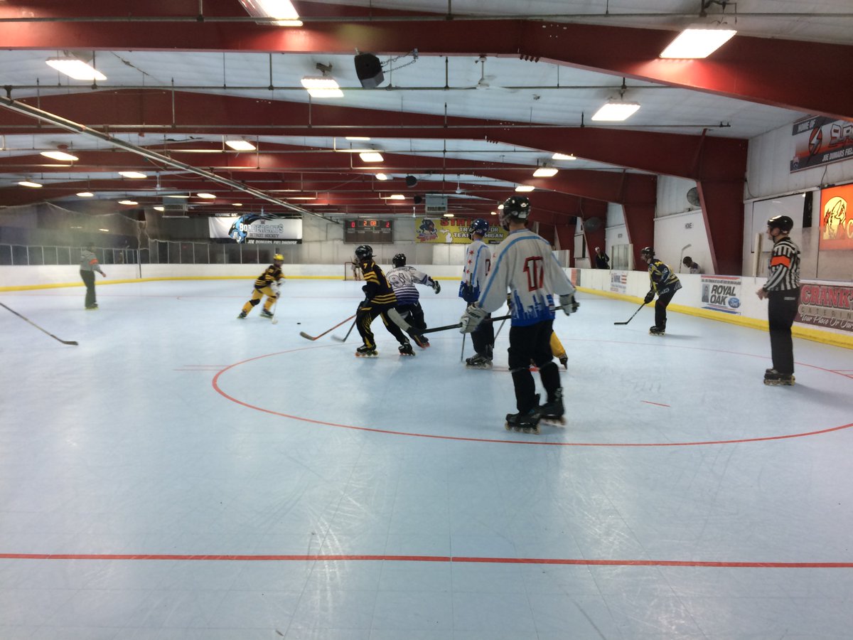 EMUroller's tweet image. A couple of our players skating with DePaul this morning. Always happy to help a fellow @MCRHL team!  #mcrhl #EMUrollerhockey