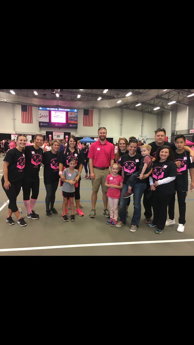 MrsDonardo's tweet photo. Making a difference!
#MakingStridesAgainstBreastCancer #EEfamily https://t.co/BYkU5HT0Tp