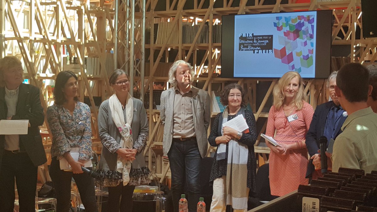 FraFra2017's tweet image. #REPORTAGE Nous étions à l'annonce de la sélection du prix franco-allemand de la jeunesse ! #FraFra2017 #fbm17 storify.com/frafra2017/jet…